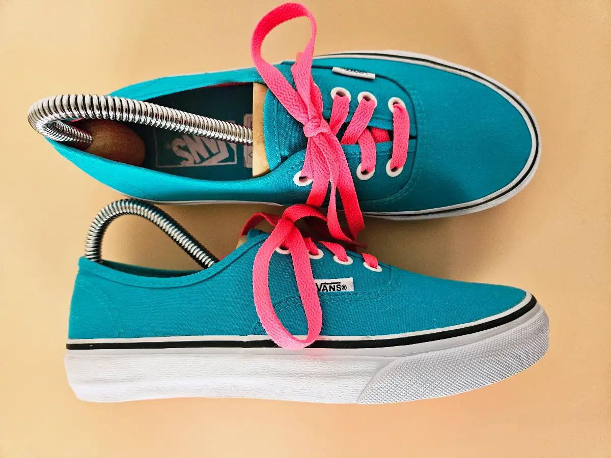 VANS Off The Wall Immaculate Turquoise Beach Blue Trainers Size 4 Hot Pink Laces