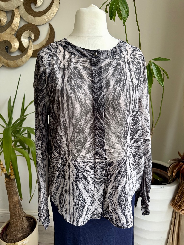 Chiffon Back & White Top Size 12 Long Blouse Long Sleeve