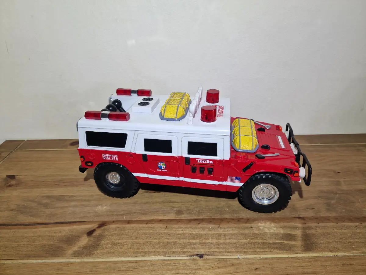 Vintage 2000 Tonka Fire Rescue Hummer Truck - Working Lights & Motorized