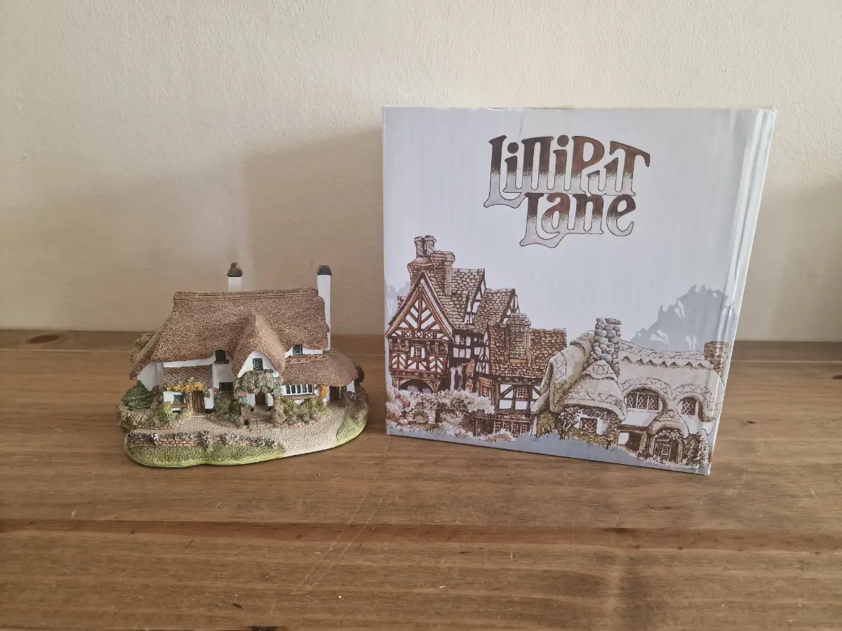 Lilliput Lane Periwinkle Cottage 1990 Vintage Miniature Figurine Boxed