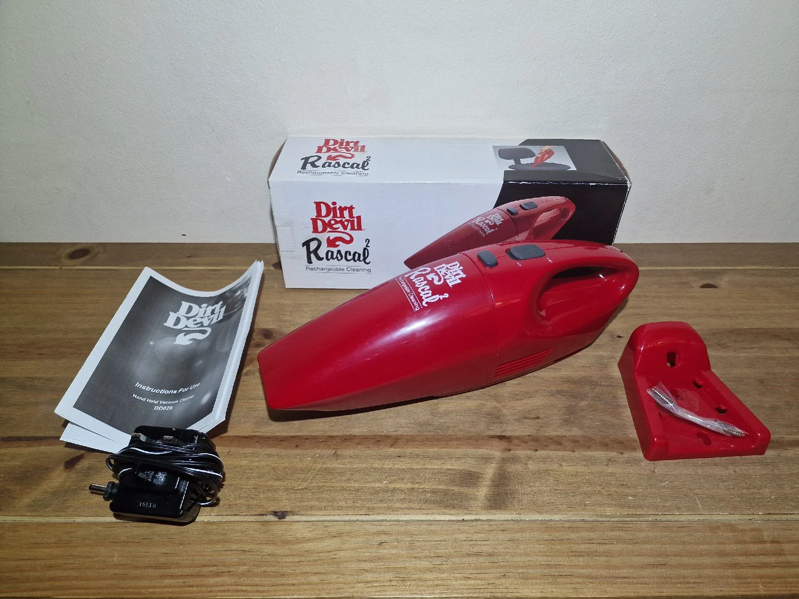 Dirt Devil Rascal Rechargeable Hand Vacuum Set – Red Boxed Complete