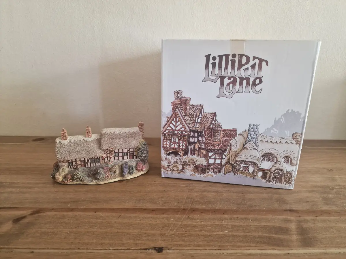 Lilliput Lane Anne Hathaway's Cottage 1989 Miniature Figurine - Boxed / No Deeds