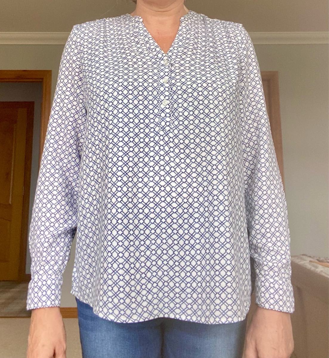 F&F Blue & White Geometric Print Blouse UK 10 100% Viscose Long Sleeve