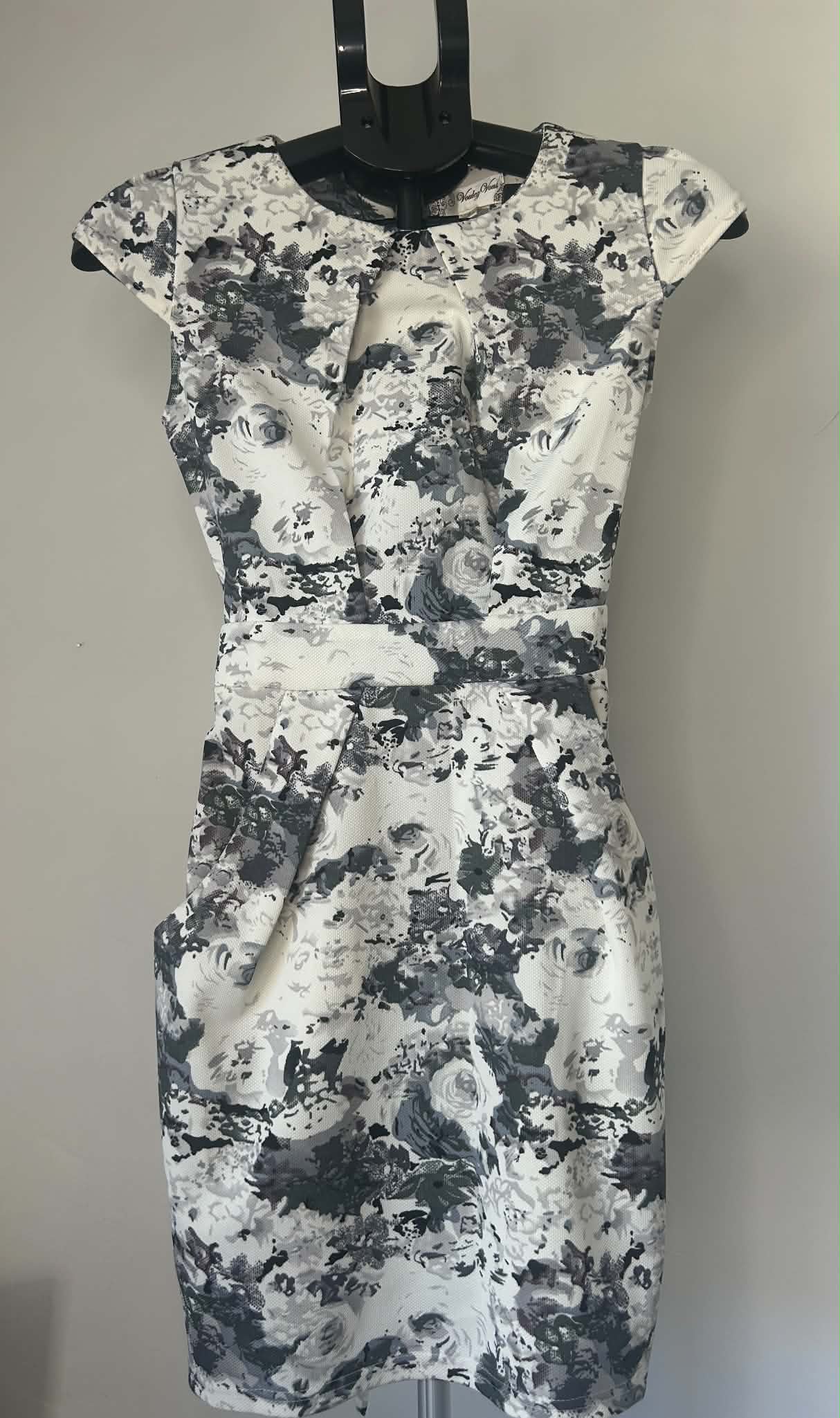 Unbranded Grey & Cream Floral Dress With Pockets Size 8