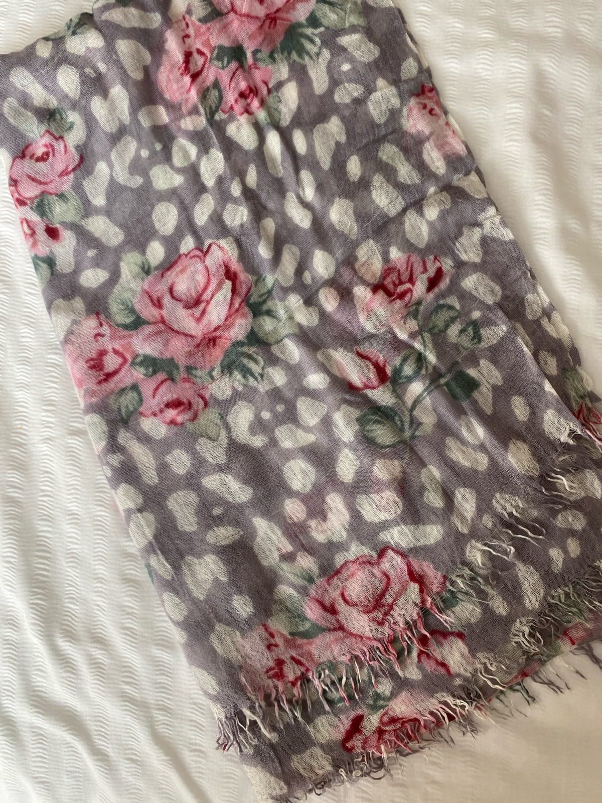 Pretty pale grey scarf with pink flowers