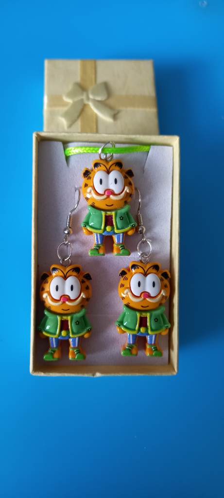 Garfield necklace and earring set