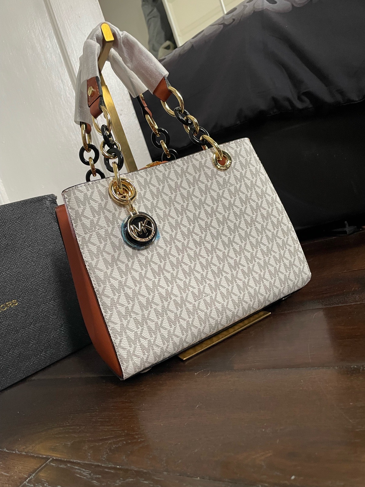 Michael kors handbag in cream and brown
