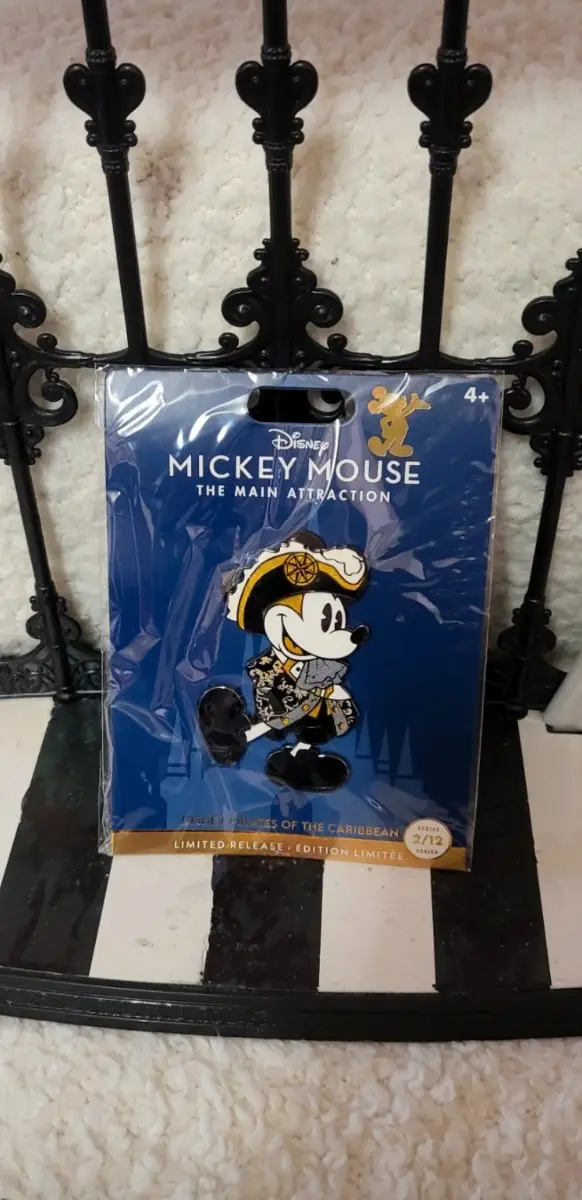 Disney Mickey Mouse Pirates Of The Caribbean Pin Badge