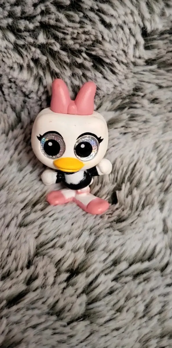 Disney Doorables Daisy Duck Figure