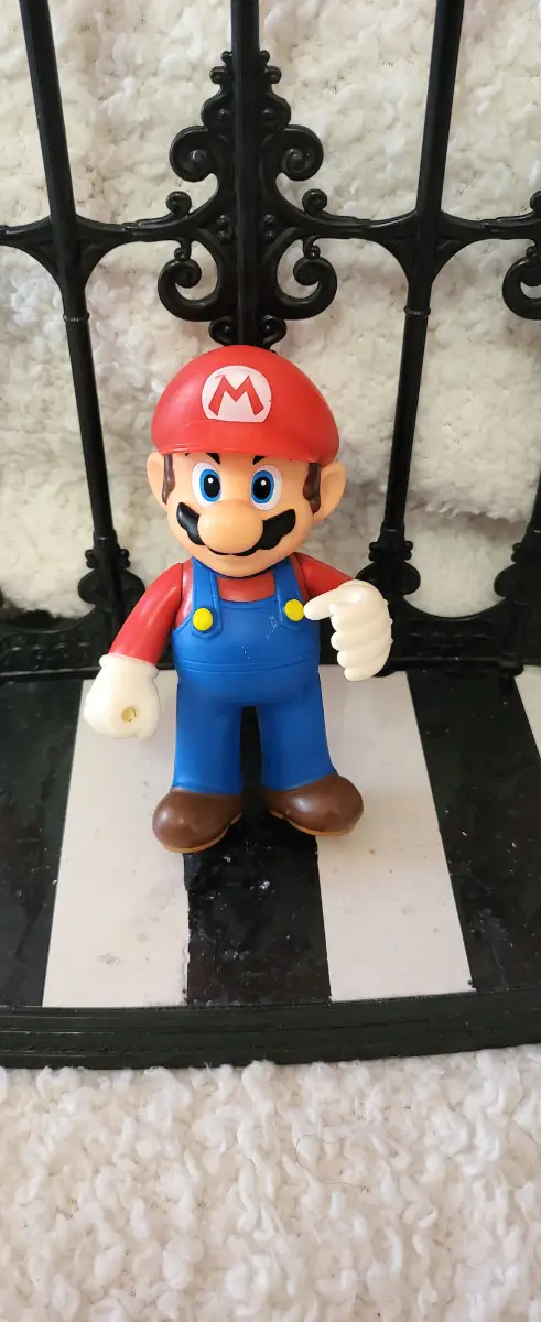 Super Mario Figure