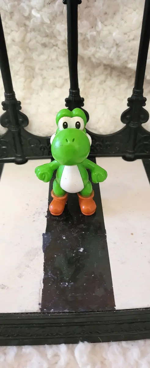 Super Mario Yoshi Figure