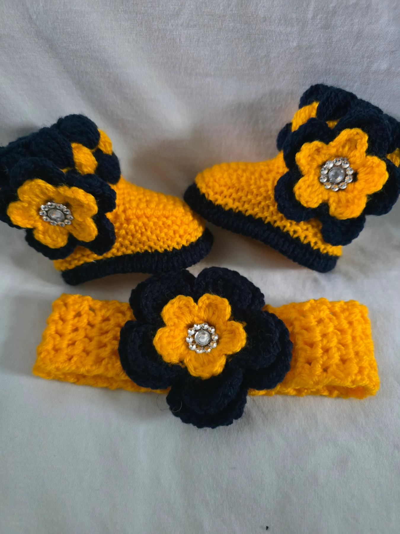 Handmade baby girls booties with crochet headband 0-3Months