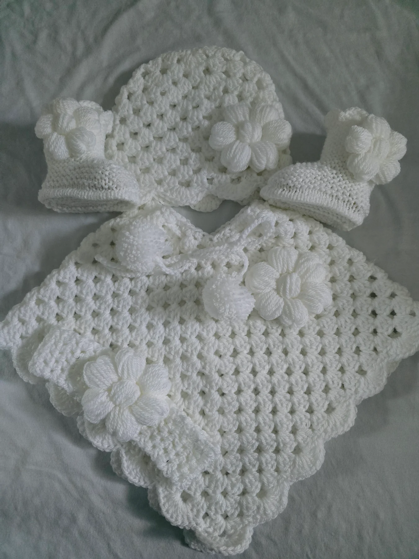 Handmade baby girls 4 sets hat,headband, booties, poncho 0-3Months