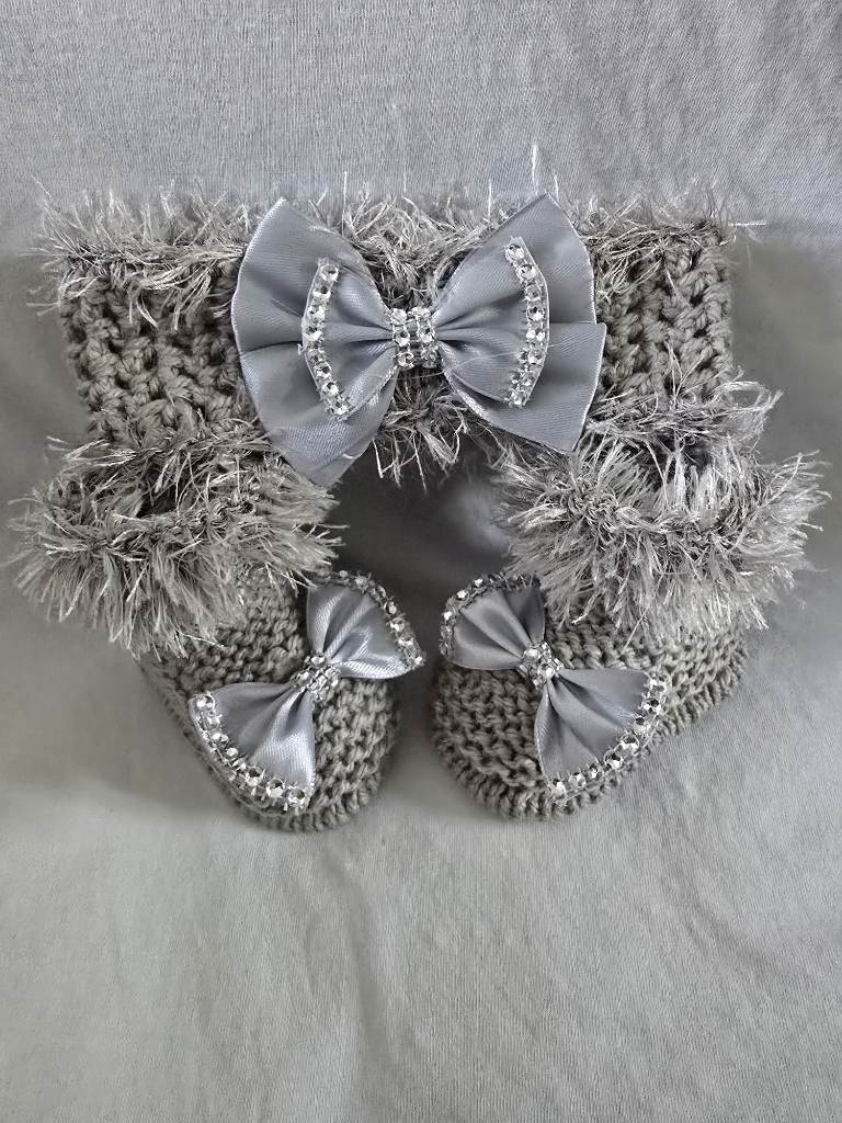 Handmade knitted/crochet baby girls booties with headband 0-3Months