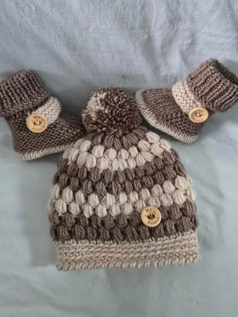 Handmade crochet baby boy booties with hat 0-3Months