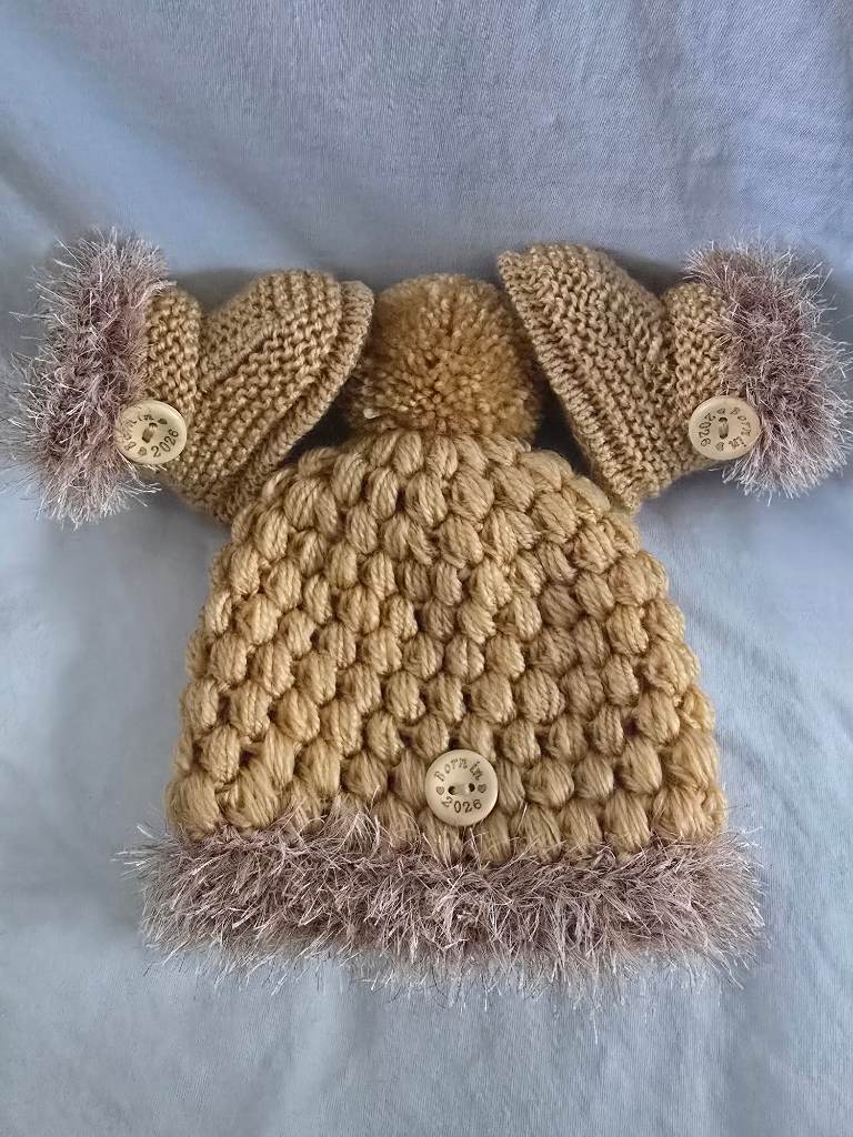 Handmade crochet baby unisex booties with hat 0-3Months