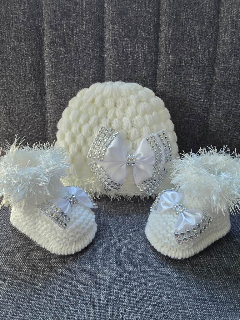 Handmade knitted crochet baby girl booties with hat 0-3Months