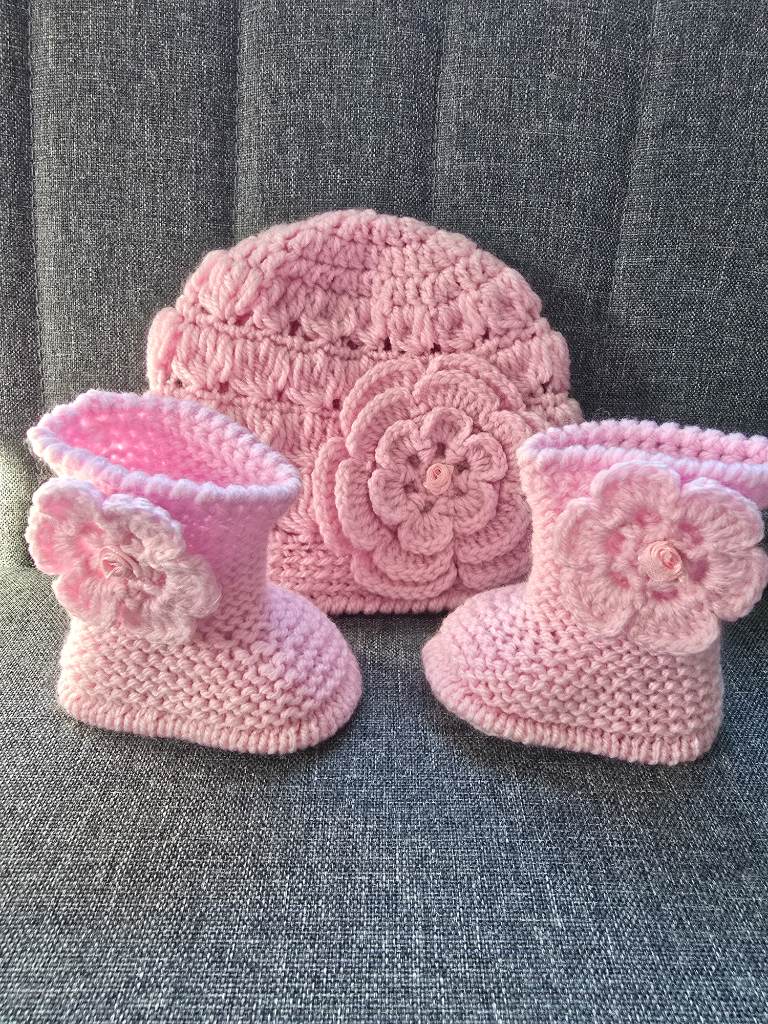 Hand knitted baby booties with crochet hat 0-3Months
