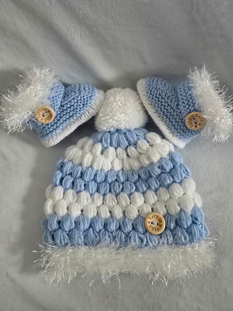Handmade crochet  baby booties with hat 0-3Months