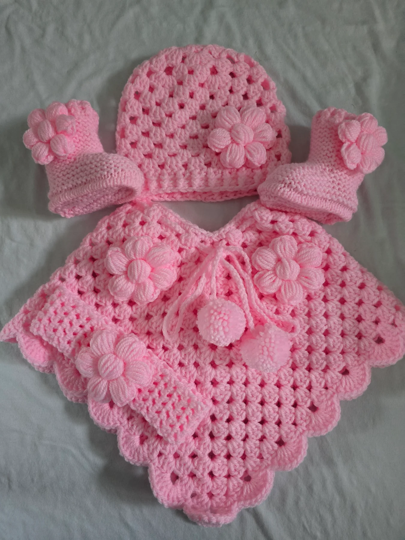 Handmade 4 sets crochet baby girls booties, hat,headband with poncho 0-3Months