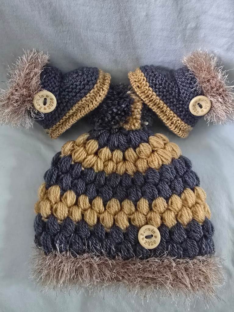 Handmade crochet  baby boys booties with hat 0-3Months