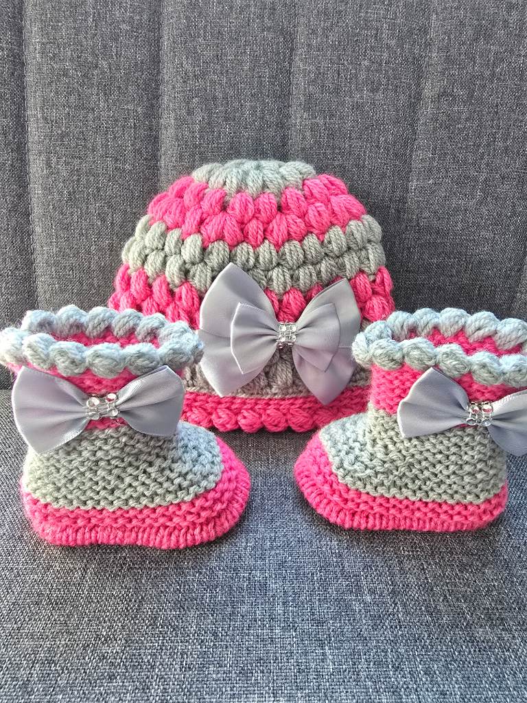 Handmade  baby booties girl with crochet hat 0-3Months