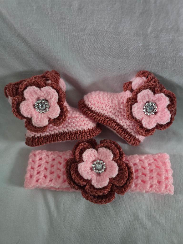 Handmade crochet/knitted baby girl booties with headband 0-3Months
