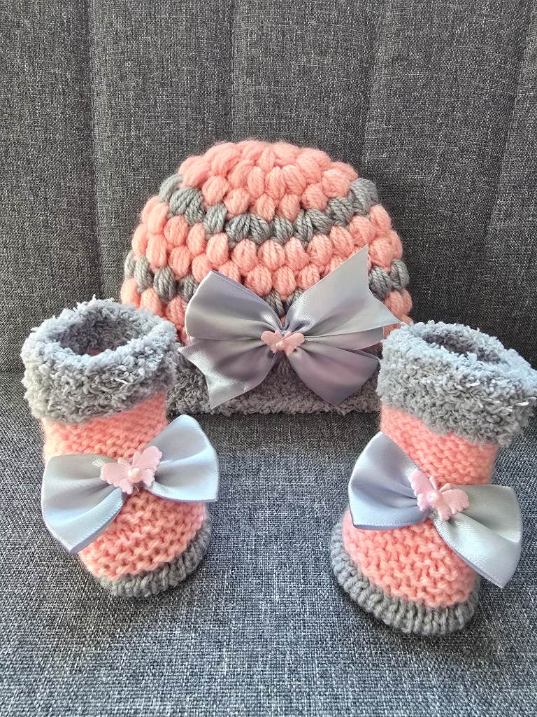 Handmade knitted baby booties with crochet hat 0-3Months